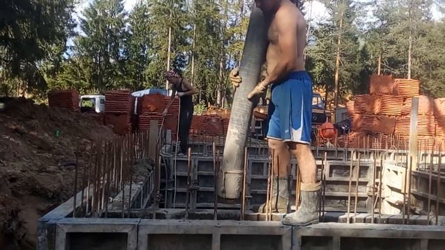 Работа с бетононасосом. "рабочий процесс.приёмка бетона в крупнощитовую опалубку". как построить до смотреть онлайн