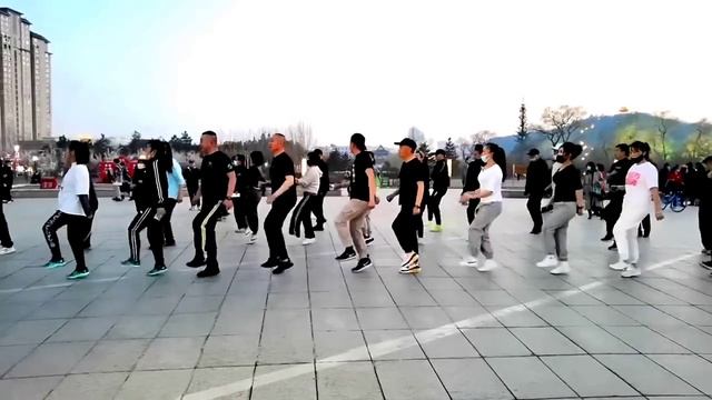 Гр Бумер - Не плачь. Танцуют как плывут красиво. смотреть онлайн