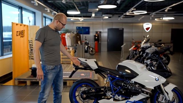 BMW HP2 Sport обзор | Два цилиндра, кардан и карбон | Мотоциклы для Взрослых ?? смотреть онлайн