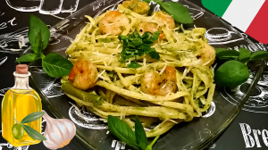 ПАСТА С КРЕВЕТКАМИ И СТРУЧКОВОЙ ФАСОЛЬЮ В СОУСЕ ПЕСТО ДЖЕНОВЕЗЕ / Вкусный ужин по-итальянски