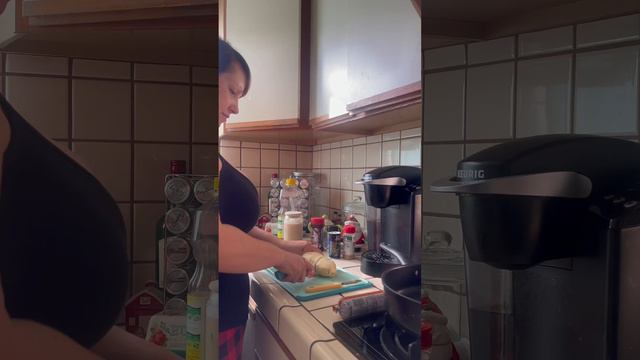 Merry Christmas Eve! I’ve been cleaning and doing laundry. #sundaymornings #morningcoffee смотреть онлайн