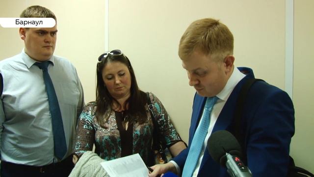 Многодетную мать из Барнаула пытаются лишить жилья за просрочку по кредиту смотреть онлайн