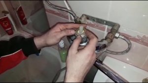 Течет смеситель (кран)? Как починить кран, если он капает своими руками.  СПРАВИТСЯ ДАЖЕ ЖЕНЩИНА.