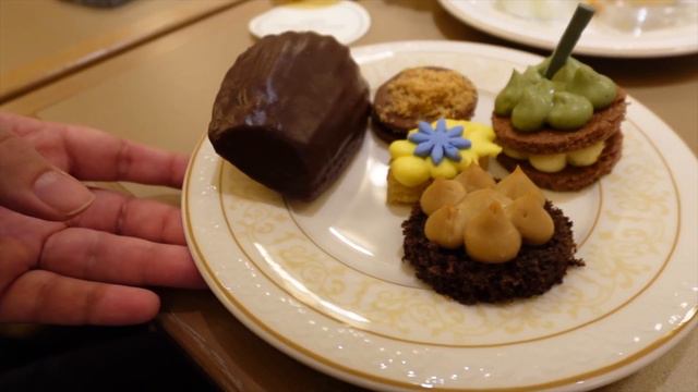 Checking into a DELUXE Room at the NEW DISNEYLAND HOTEL in Disneyland Paris! 2024 смотреть онлайн