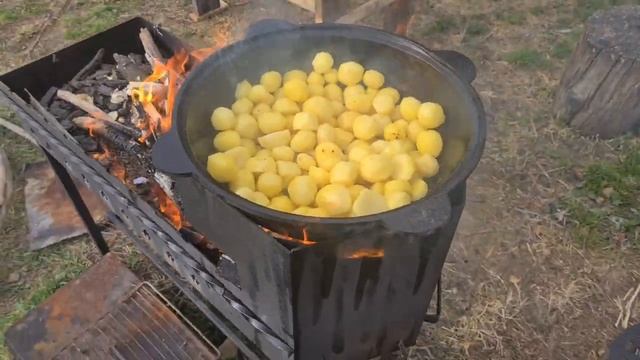 Пожарил картофель по царски в казане. Как пожарить пол ведра картохи. смотреть онлайн