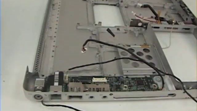Powerbook 15" Repair - DC-IN Board Removal смотреть онлайн