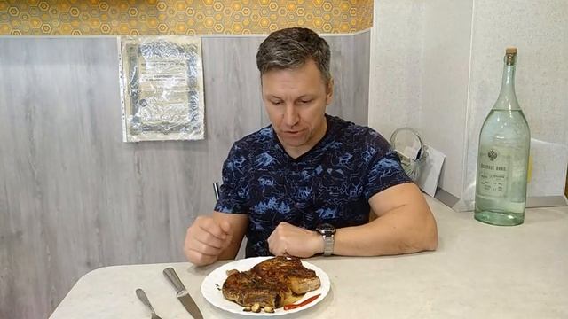 КОРЕЙКА НА КОСТОЧКЕ, жарим на сковородке в сливочном масле смотреть онлайн