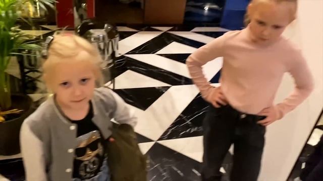 КАК не ОПОЗОРИТЬСЯ в РЕСТОРАНЕ ! смотреть онлайн