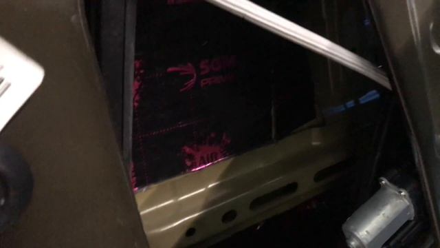 Chevrolet Tahoe, звукоизоляция салона выполнена эффективными шумоизоляционными материалами SGM. смотреть онлайн