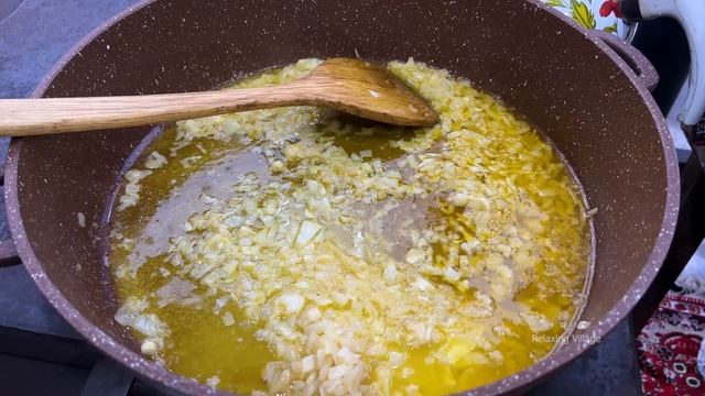 COLD DAY BUT A WARM FAMILY! GRANNY IS COOKING DELICIOUS RECIPE WITH A FEW INGREDIENTS | VILLAGE LIF смотреть онлайн