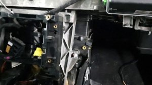 Не греет печка на Mercedes W211 (Меняем радиатор)