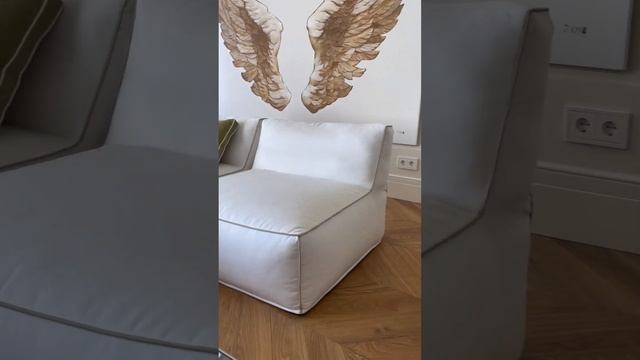 Светлая мебель смотрится минималистично, стильно и освежает интерьер ? смотреть онлайн