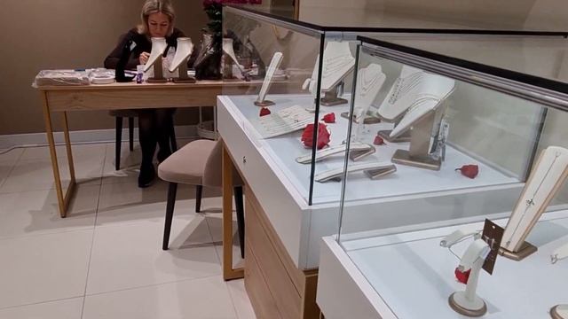Торговое оборудование ювелирного магазина "Velvetin Jewellery" в ТРЦ Галерея. Санкт-Петербург. смотреть онлайн