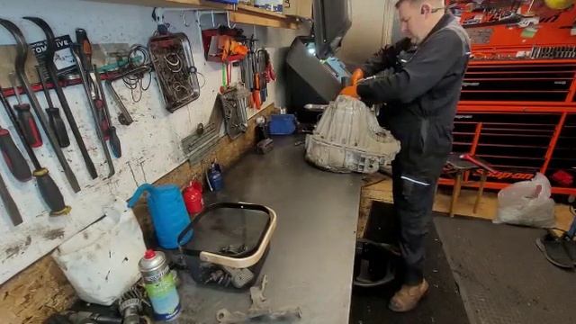 Clutch and Gearbox Wolverhampton 2003 renault master 2.5d gearbox strip down real time video смотреть онлайн