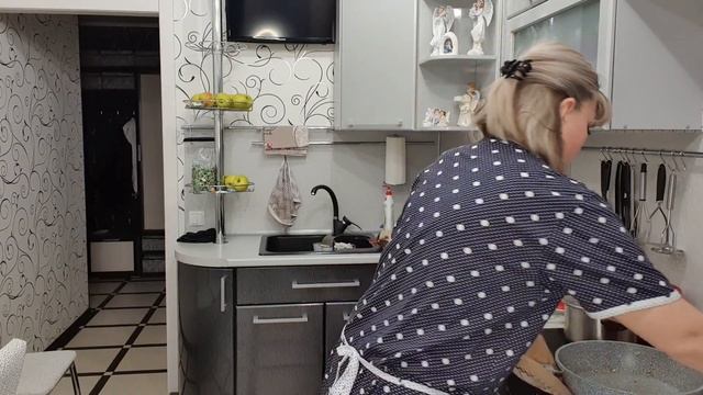 VLOG 30.03.22 г Поздравляю Альбину с ДР/ Готовим обед/ Суп чечевичный с томатами/ Фунчоза с индейко