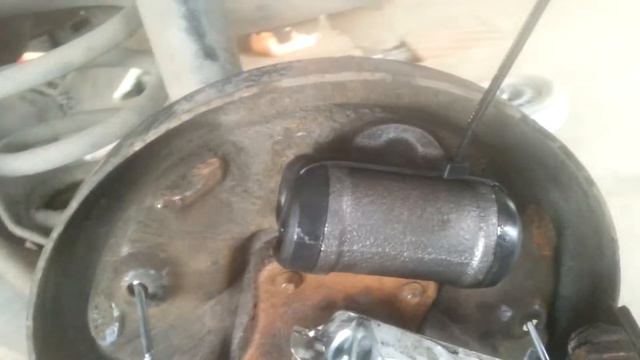 Поршни выпадают из тормозного цилиндра... смотреть онлайн