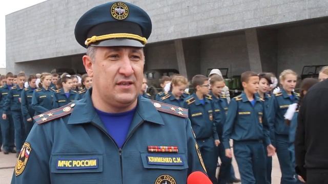 Из школьников в кадеты: 92 ученика надели специальную форму МЧС России смотреть онлайн