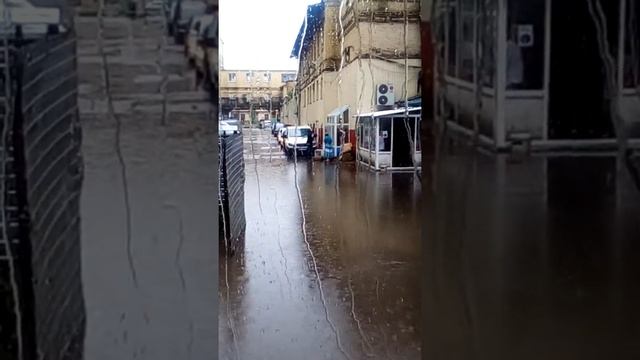 После дождя ! Метро Дубровка, дворик. смотреть онлайн