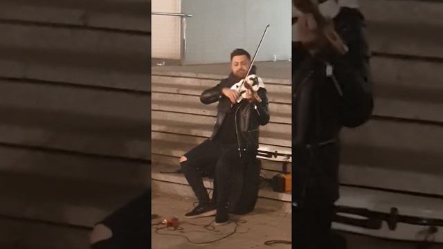 Барселона. Уличные музыканты. Электро скрипка смотреть онлайн