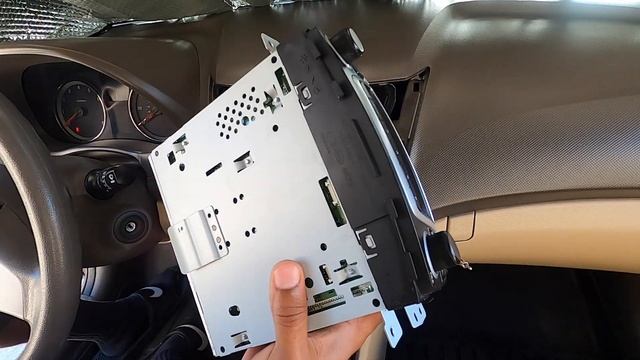 HOW TO INSTALL & REMOVE THE FACTORY RADIO '12-'17 HYUNDAI ACCENT| Swapping radios units in our cars смотреть онлайн