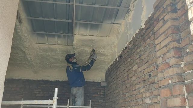 Произведена утепление кровли пристройки к основному дому, напылением ппу (пенополиуретан), смотреть онлайн