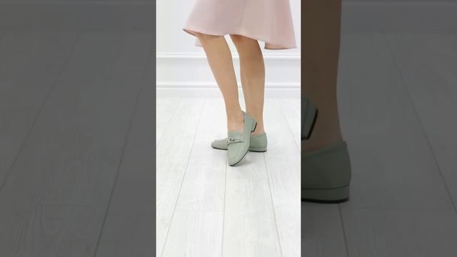 Зеленые лоферы с пряжкой из кожи без подкладки на венском каблуке VS73-150332 смотреть онлайн