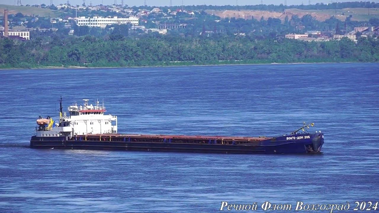 Теплоход ВОЛГО ДОН 205 проходит Волгоград смотреть онлайн
