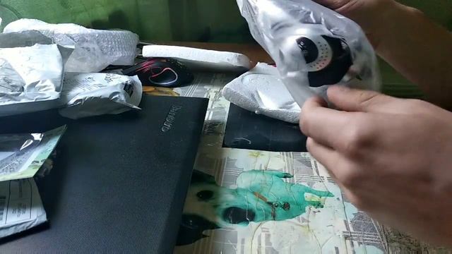 Распаковка посылок с aliexpress, joom дешёвые бомбовские наушники с микрофоном для игр на компе)) смотреть онлайн