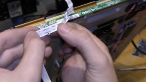 И снова полосы!.. На телевизоре PHILIPS 32PFL4007H/12