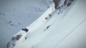 Красивый спуск с горы на лыжах