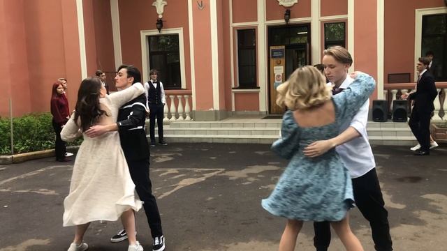 Вальс на выпускной в 11 классе 2022 смотреть онлайн