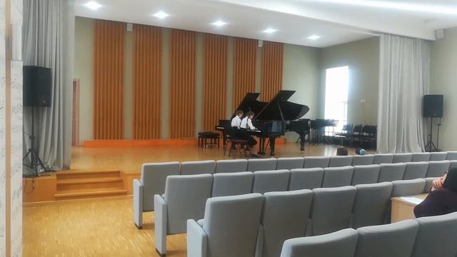 А Диабелли Сонатина F dur, А Гаврилин 'Сон снится' из бал 'Анюта' Исп Микка Е Игонина П смотреть онлайн