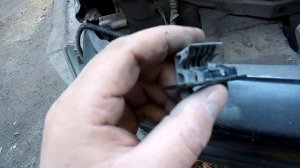 Снимаю переднюю фару Toyota Corona Premio