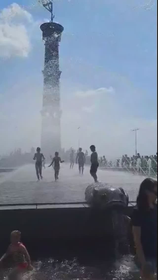 Прыгаем в Лето! Фонтан в парке 300-летия Санкт-Петербурга смотреть онлайн