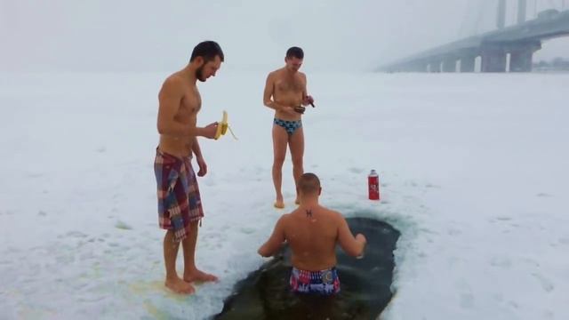 Закаливание, посвящение в моржи (23.01.2016) смотреть онлайн