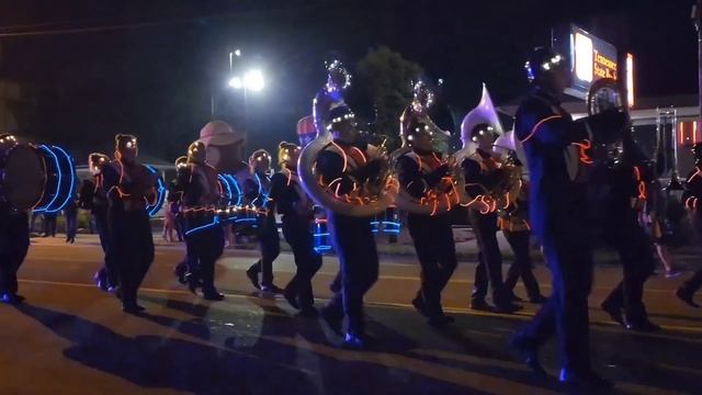 Эльза в восторге. Парад на день независимости Америки. Отпуск в городе Гатлинбург штат Теннесси. смотреть онлайн