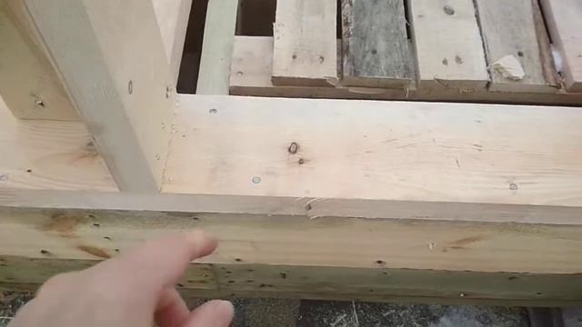 Внешние стены каркасного дома установлены и закреплены. смотреть онлайн