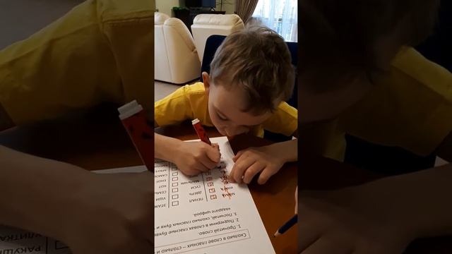 ??? "Сколько в слове гласных, столько и слогов. Это знает каждый из учеников!" Лев 6лет 7мес смотреть онлайн