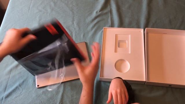 ZuGu Prodigy Unboxing & Logitech Slim Combo For iPad Pro 12.9 2017 Review смотреть онлайн