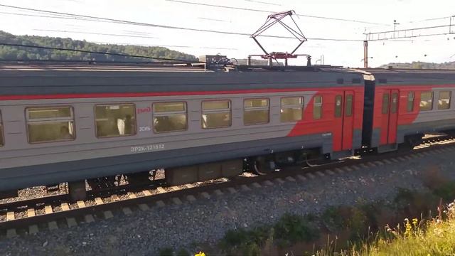 Электропоезд эр2к с сообщением Мундыбаш Новокузнецк прибывает на первый путь станции Малиновка