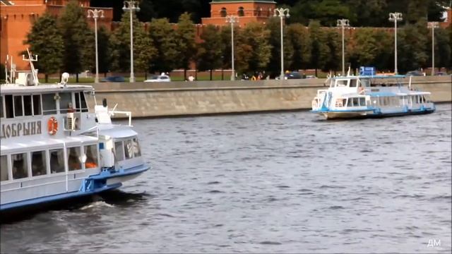 Пассажирские теплоходы Москвич и Москва в центре Москвы 12 09 2020г смотреть онлайн
