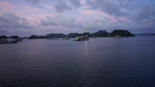 Ha Long Bay Cruise in Vietnam - Is It Worth Your Money? (Our HONEST Experience) смотреть онлайн