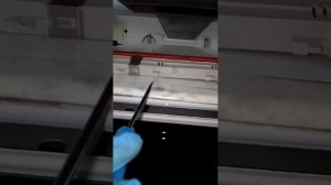 Снимаем повторитель стоп сигнала в задней крышке шкода Фабия 2010г