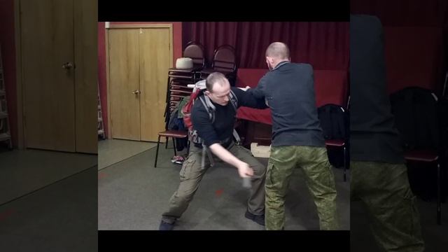 Зарисовки с тренировки. Варианты защиты с рюкзаком за спиной. Kadochnikov-msk.ru