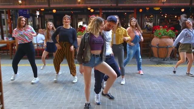 Flash Mob - Mamma mia! Here we go again! смотреть онлайн