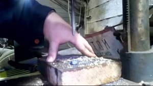 как без токаря просверлить болт по центру