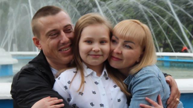 Папа,мама,я! - Логинова Мария.Студия " Выше радуги" руководитель Коверина С.Н. смотреть онлайн