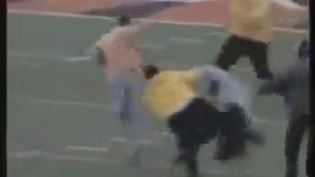 Some Guy Takes The Rubgy From Player And Dribbel The Guards смотреть онлайн