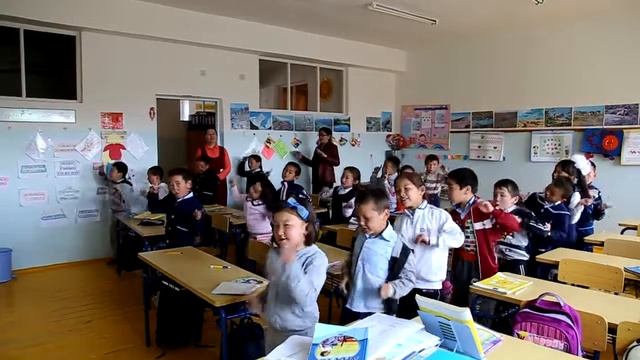 Ульгий (Монголия). Частная школа Заид. .Разминка на перемене. смотреть онлайн