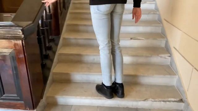 Спуск и подъём по лестнице: красиво и безопасно ✌? смотреть онлайн